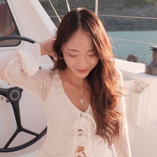Khánh Huyền Meg