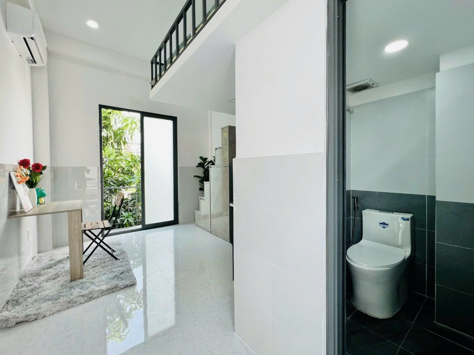 Ảnh 6 — Phòng Duplex Ban Công Thoáng Mát