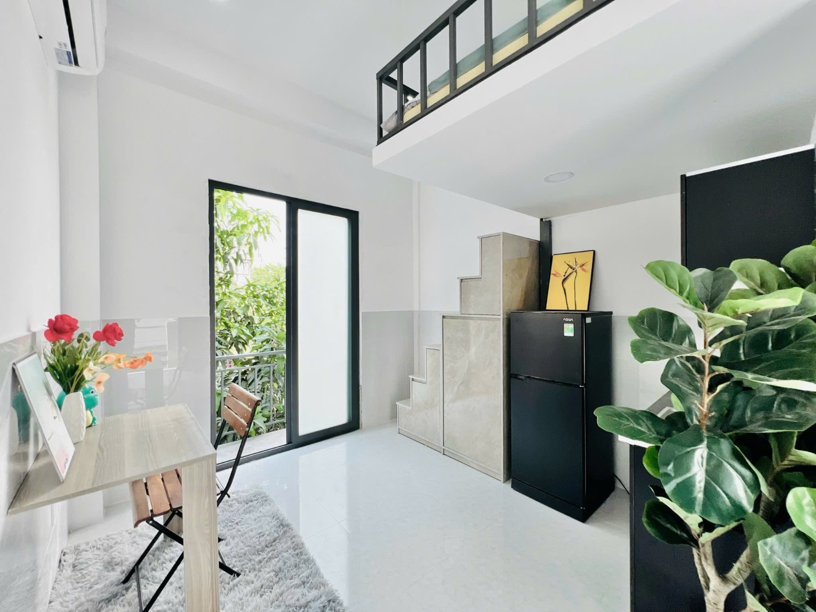 Phòng Duplex Ban Công Thoáng Mát