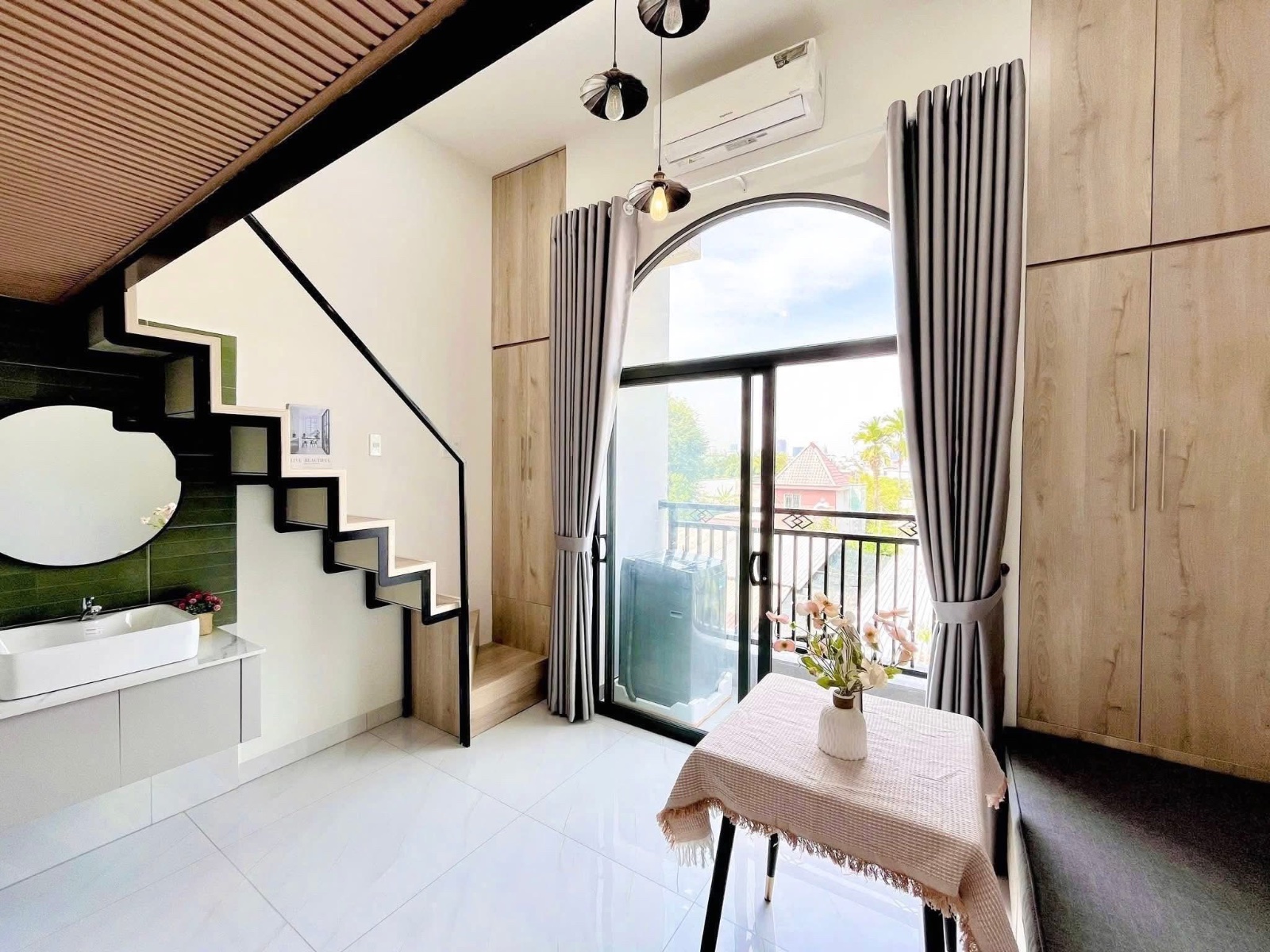 Căn Hộ Duplex Ban công Gần Học Viện Hàng Không, Full Nội Thất