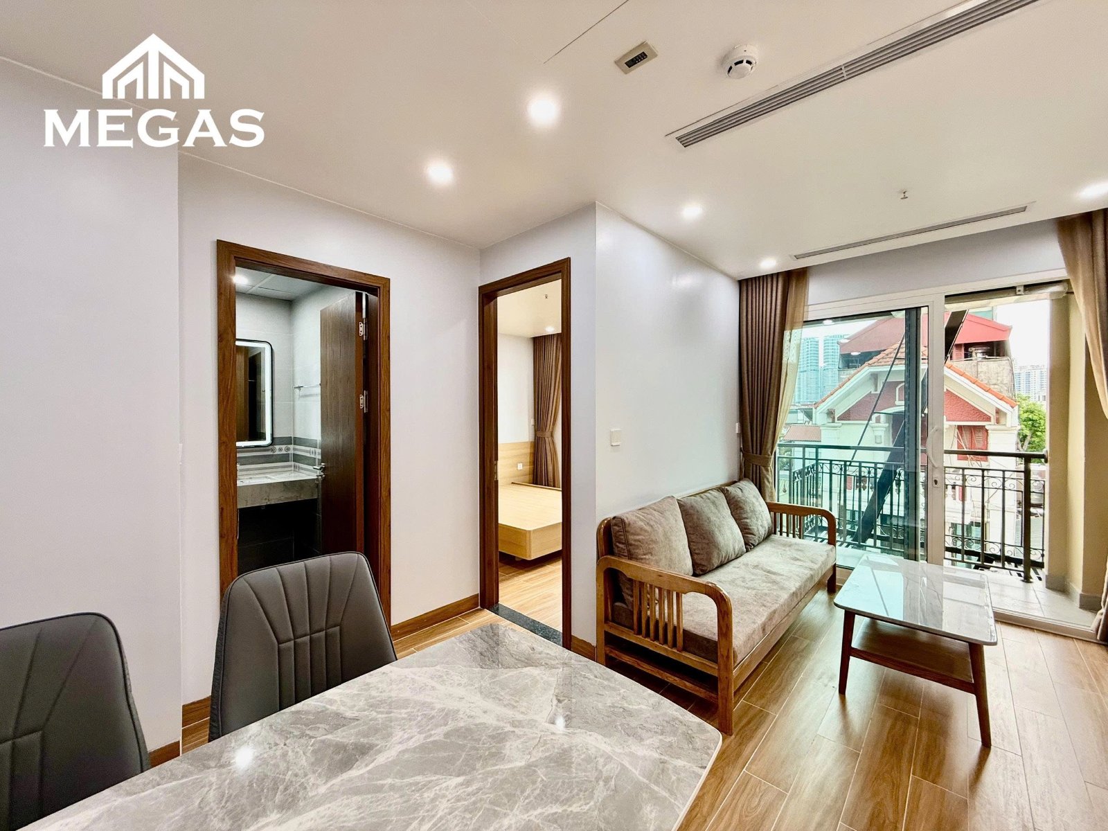CĂN HỘ 1PN 45M2 BAN CÔNG THOÁNG - NGAY HỒ TÂY, Ô TÔ ĐỖ CỬA TẠI LẠC LONG QUÂN