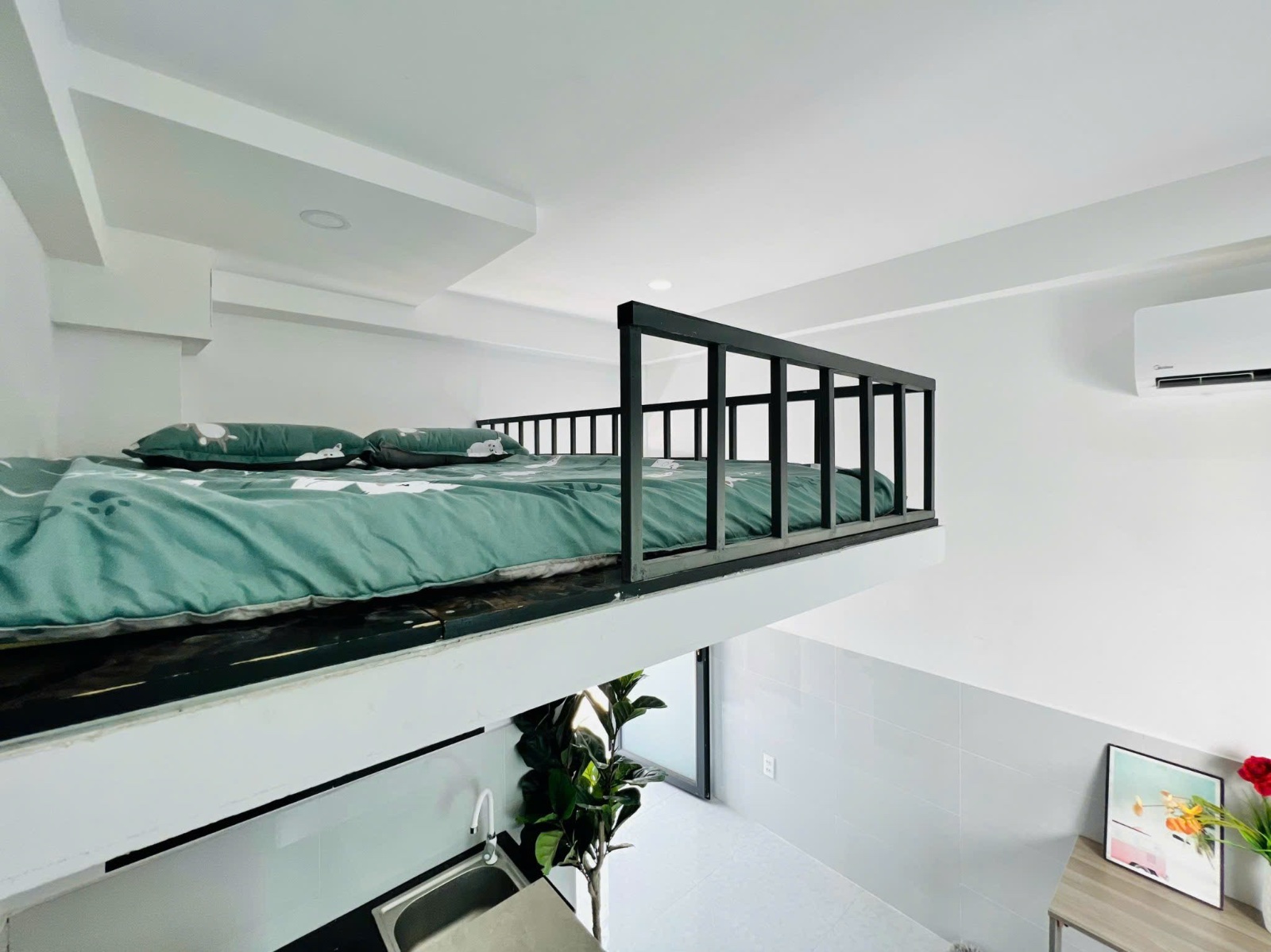 Ảnh 7 — Phòng Duplex Ban Công Thoáng Mát